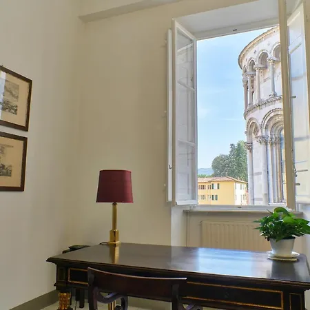 La Cattedrale Dalla Finestra