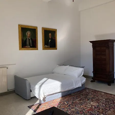 La Cattedrale Dalla Finestra